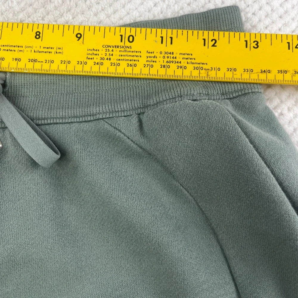 Lululemon Scuba High-Rise Shorts 5 Sage Green Fleece LW7CBOS Size 4